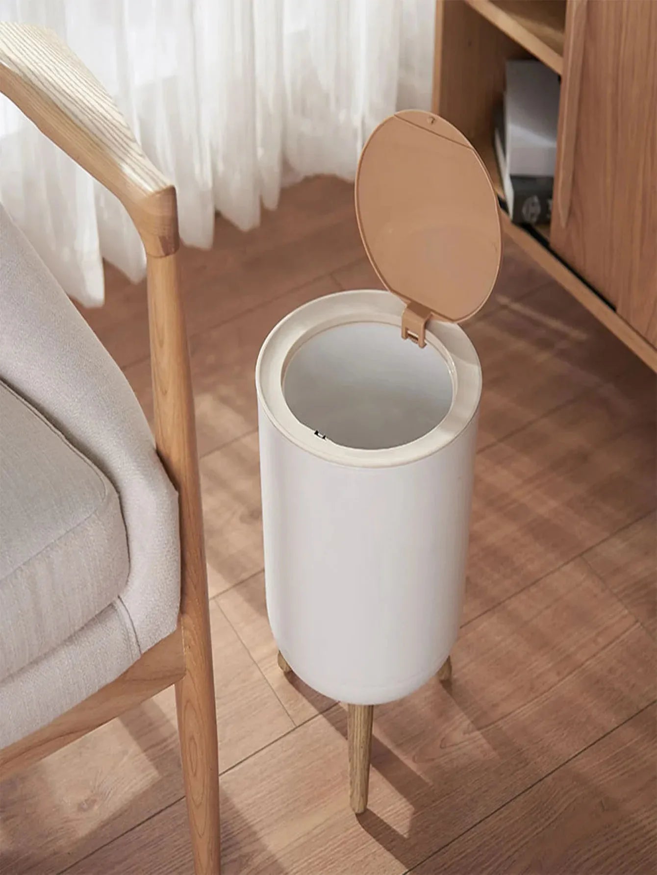 Wastebasket with Lid