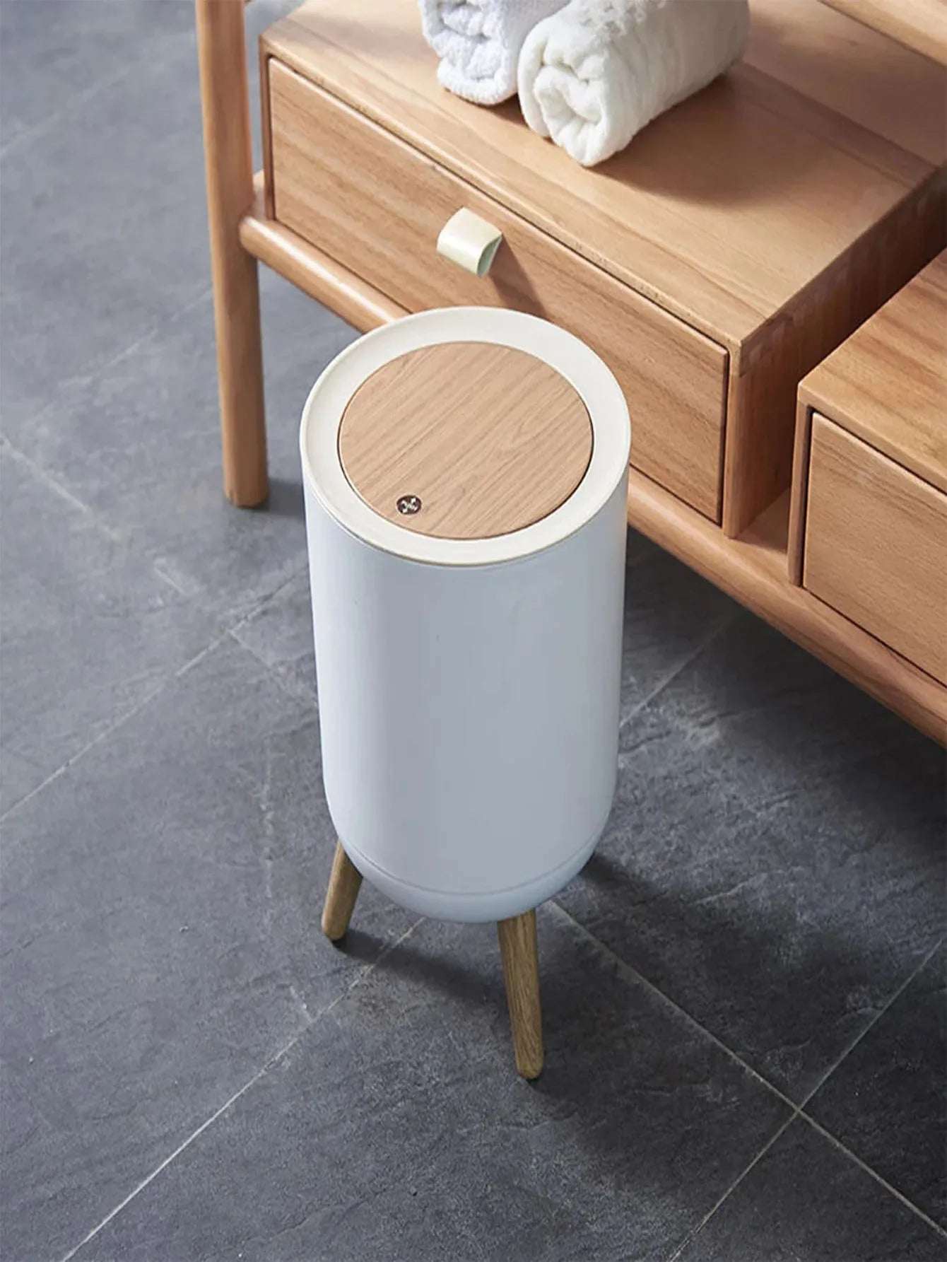 Wastebasket with Lid