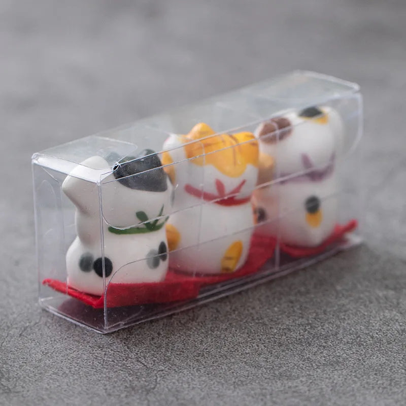 Pack of 3 Pieces Mini Ceramic Lucky Fortune Cat, Desktop Car Decoration Figurines Cute Kitten Maneki Neko Ornament 1.3 Inch Tall